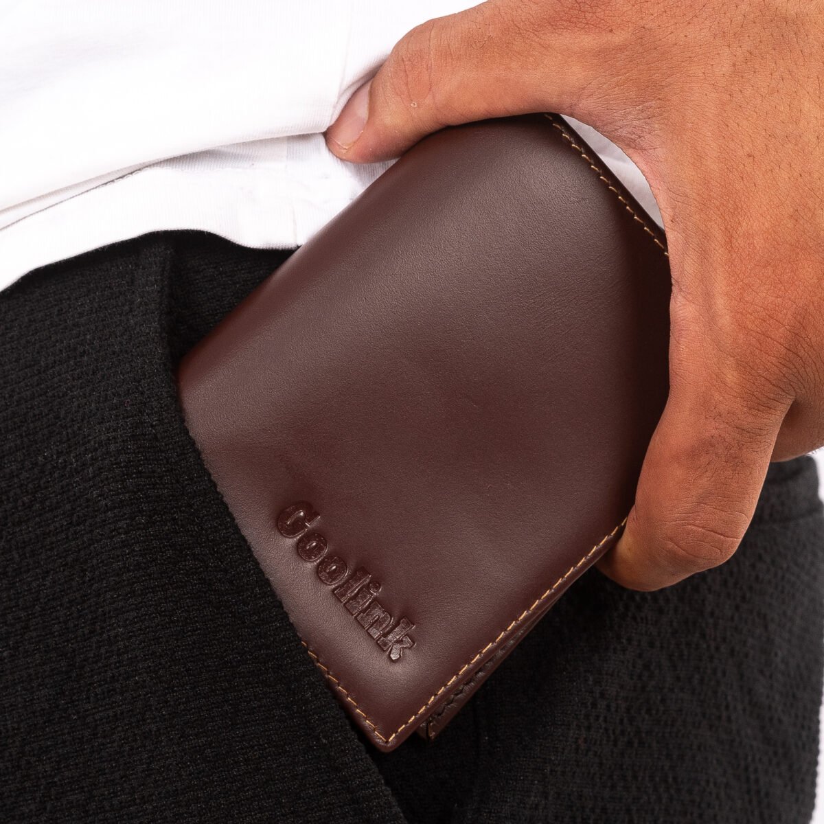 ⁦محفظة جولينك للرجال - موديل GL32441 | محفظة جلد طبيعي بنية اللون ممتازة ذات فتحات متعددة للبطاقات - وحماية RFID⁩ - الصورة ⁦10⁩