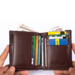 ⁦محفظة جولينك للرجال - موديل GL32441 | محفظة جلد طبيعي بنية اللون ممتازة ذات فتحات متعددة للبطاقات - وحماية RFID⁩ - الصورة ⁦8⁩